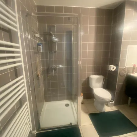Chambre Privee Avec Cuisine Et Salle De Bain Proche De Paris Lägenhet Saint-Ouen (Seine-Saint-Denis)